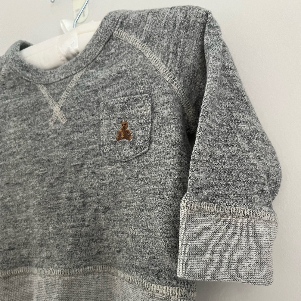 Baby Gap Pocket Bear Long sleeve Sweater Crewneck Grey - Size 6-12 months​​​